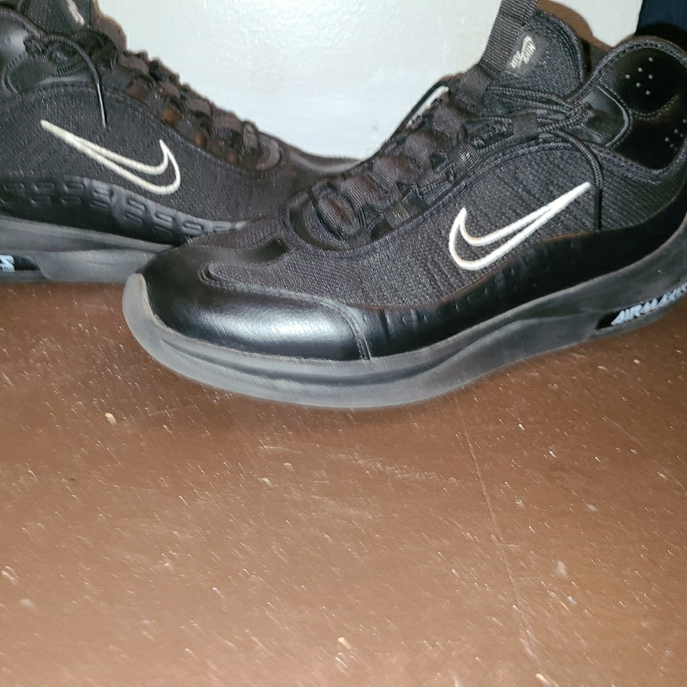 Nike Air Max Axis